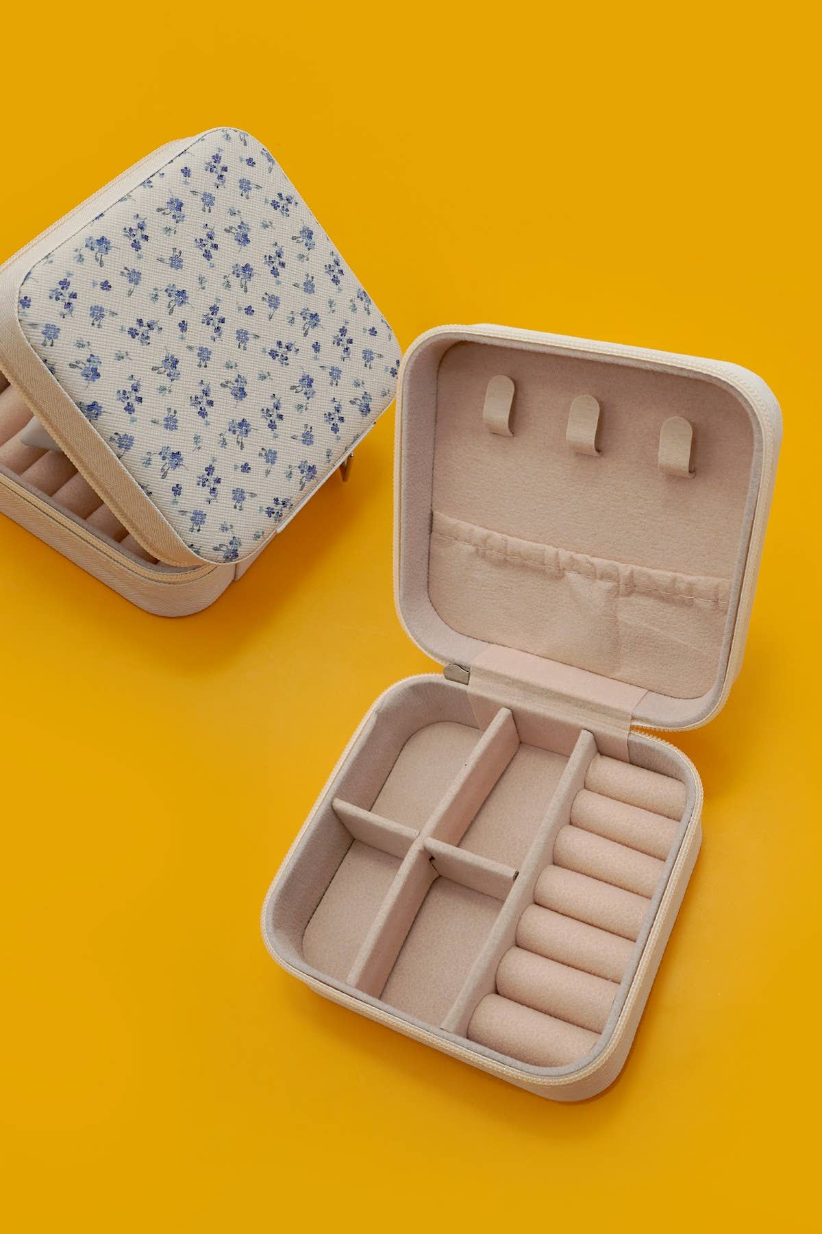 DESIGNED JEWELRY ORGANIZER TRAVEL BOX CASE | 40P566: FLOWER B OFF WHITE